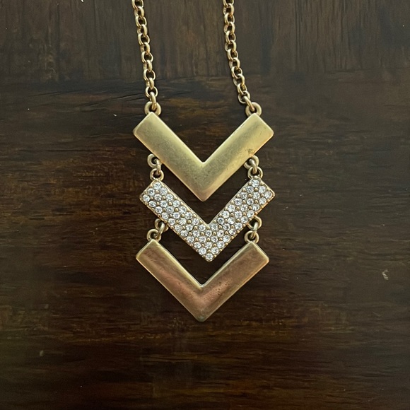 Long Chain with Arrows - Picture 2 of 3